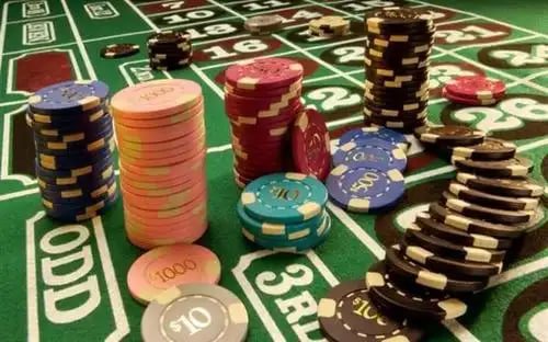 Filipino players enjoying Mega Slot mobile gaming on their smartphones